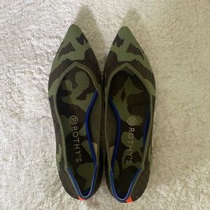 Rothy point Green Camo